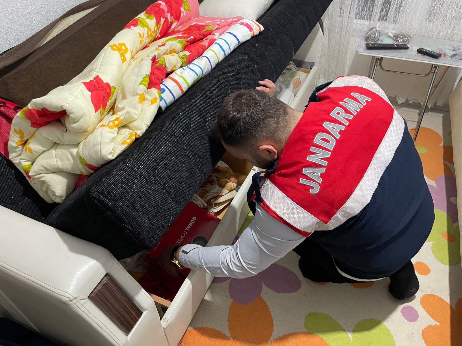 ASAYİŞ
Milli İstihbarat Teşkilatı’ndan kritik operasyon! Kişisel verileri yasa dışı yollarla ele geçirenlere yönelik operasyon düzenlendi… ASAYİŞ
Milli İstihbarat Teşkilatı’ndan kritik operasyon! Kişisel verileri yasa dışı yollarla ele geçirenlere yönelik operasyon düzenlendi…