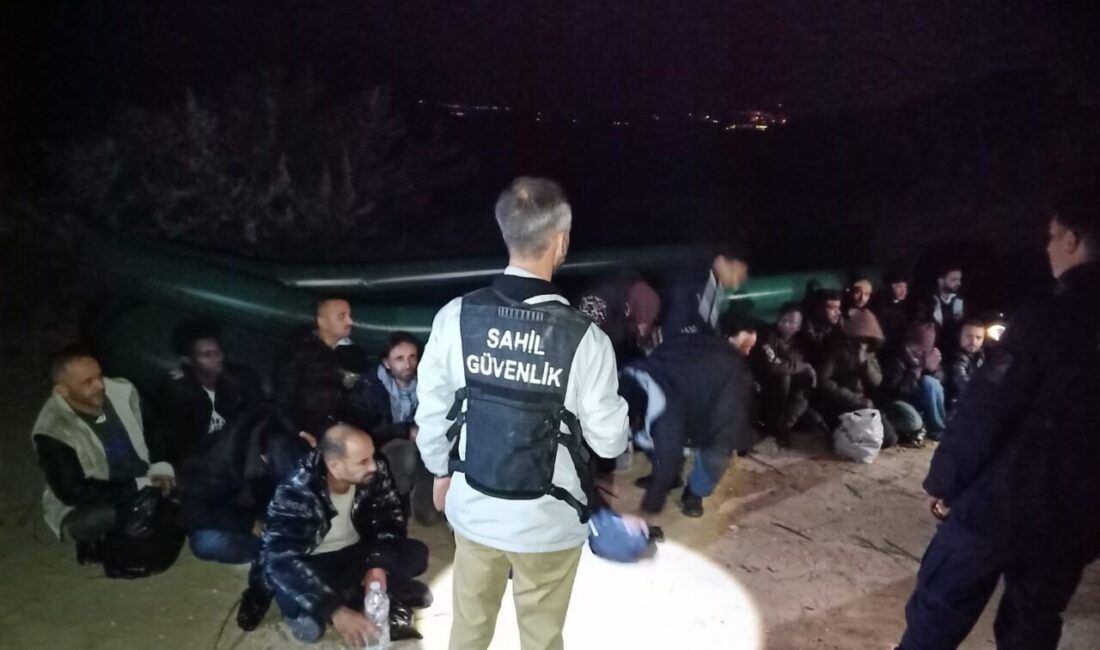 İzmir’de 33 düzensiz göçmen kurtarıldı, 50’si yakalandı İzmir’de 33 düzensiz göçmen kurtarıldı, 50’si yakalandı