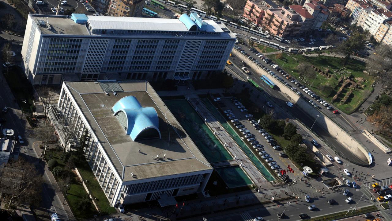 Adem Soytekin, rüşvet belgelerini savcılığa sundu Adem Soytekin, rüşvet belgelerini savcılığa sundu