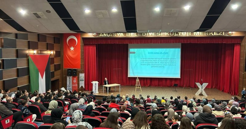 Amasya’da ‘Malcom X’ Tiyatro Oyunu Sahnelendi Amasya’da ‘Malcom X’ Tiyatro Oyunu Sahnelendi