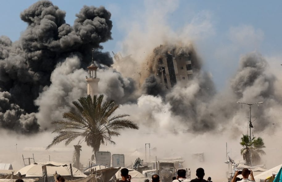 Kızılhaç ve HAMAS Ekipleri Gazze’de Esirlerin Cesetlerini Kızılhaç ve HAMAS Ekipleri Gazze’de Esirlerin Cesetlerini