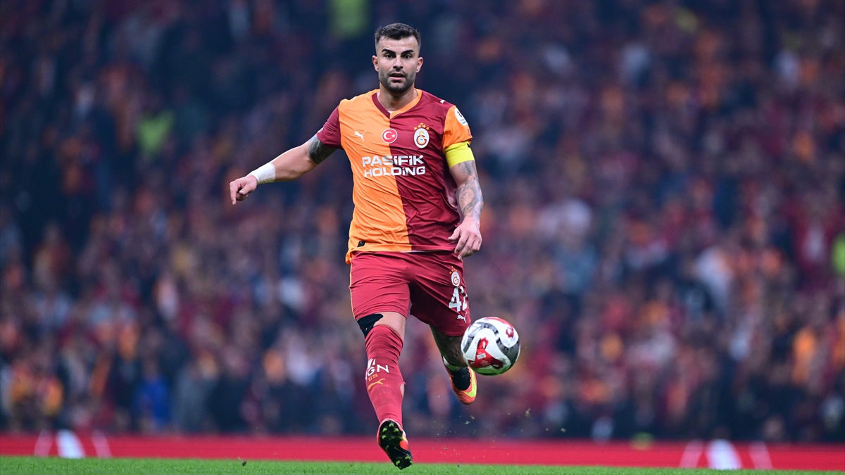 Abdülkerim Bardakcı, Galatasaray ile 100. lig maçını oynadı