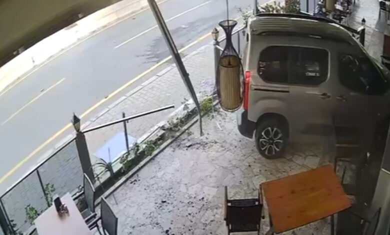 Aydın’da 15 Yaşındaki Sürücü İş Yerine Daldı Aydın’da 15 Yaşındaki Sürücü İş Yerine Daldı