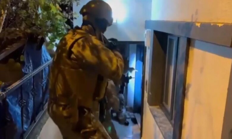İstanbul’da suç örgütüne düzenlenen operasyonda 13 tutuklama İstanbul’da suç örgütüne düzenlenen operasyonda 13 tutuklama