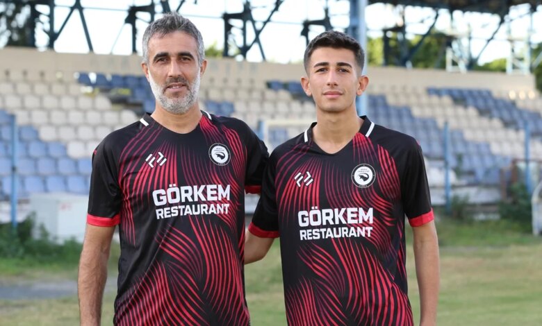 Hatay’da Baba ve Oğlu Aynı Takımda Futbol Oynuyor