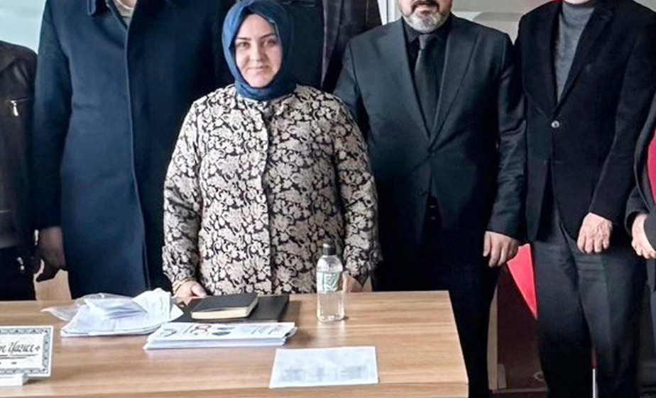 Müzeyyen Yazıcı ve Oğlu Gözaltına Alındı Müzeyyen Yazıcı ve Oğlu Gözaltına Alındı