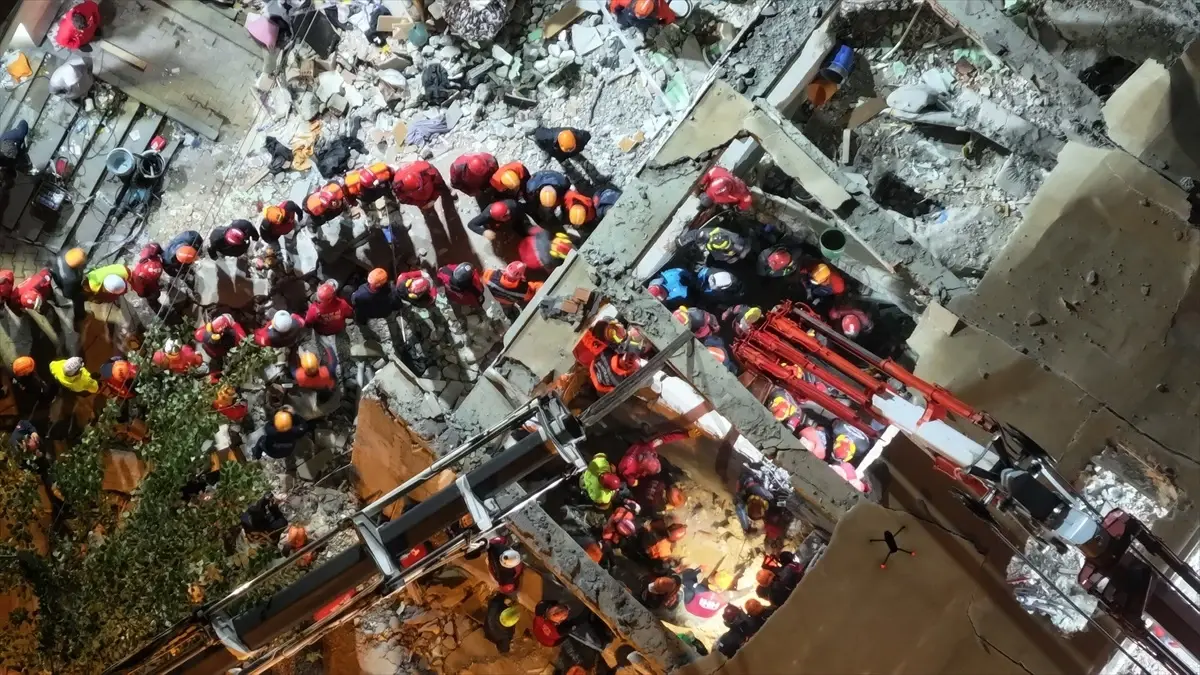 Kocaeli’de Çöken Binada Aile Üyeleri Hayatını Kaybetti