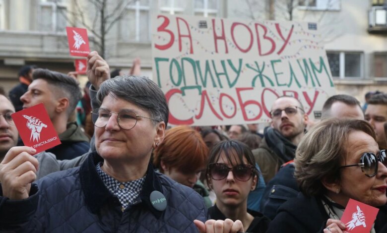 Sırbistan’da Seçim Sonuçlarına İtiraz Edenler Belgrad’da Sırbistan’da Seçim Sonuçlarına İtiraz Edenler Belgrad’da